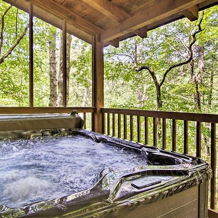 Secluded Forest Cabin, 4 Mi To Downtown Gatlinburg Villa Kültér fotó