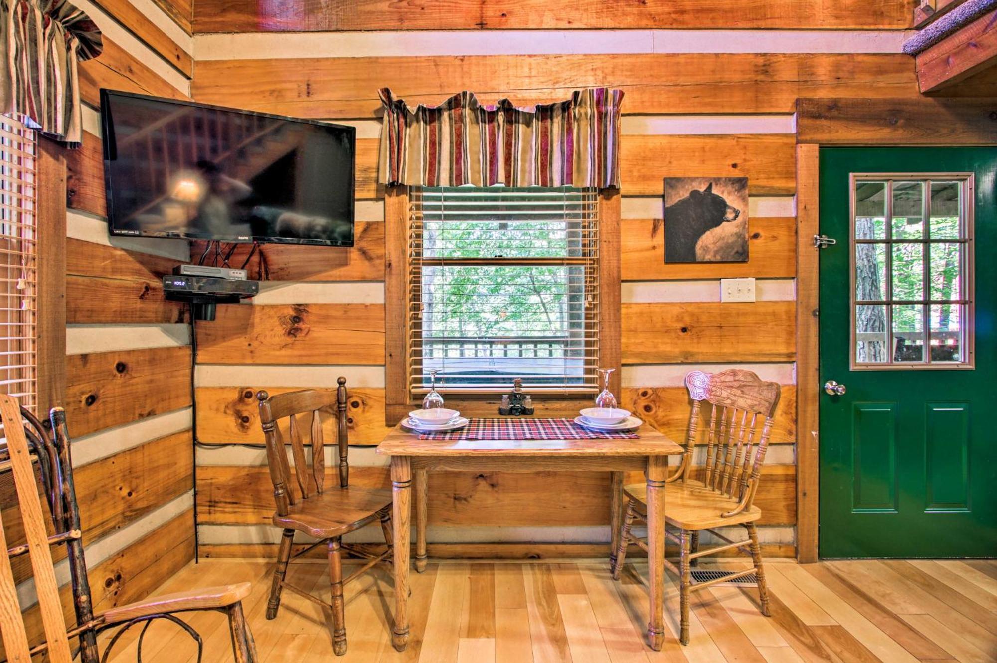 Secluded Forest Cabin, 4 Mi To Downtown Gatlinburg Villa Kültér fotó